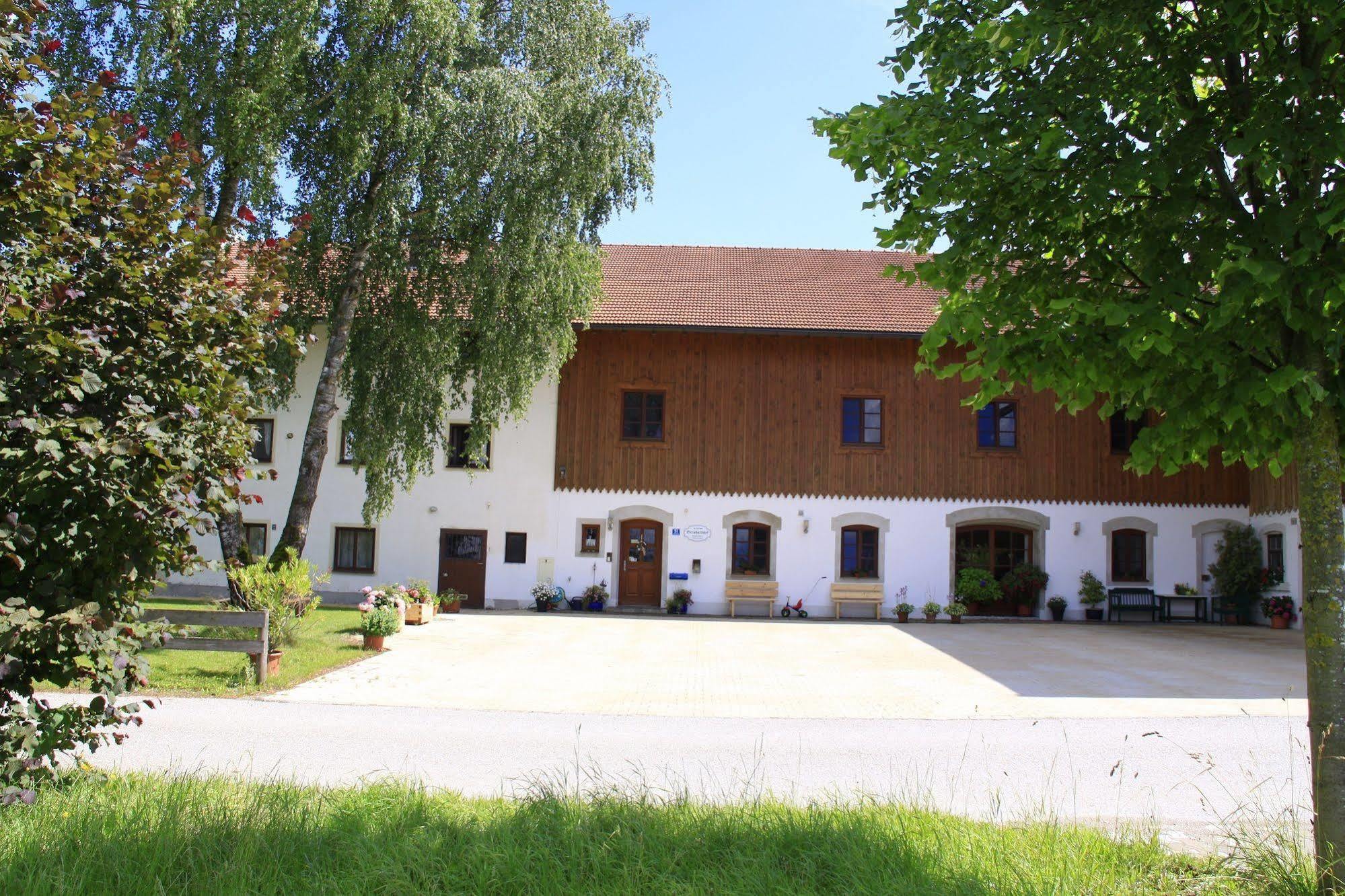 Pension Bernhardhof Otterfing ภายนอก รูปภาพ
