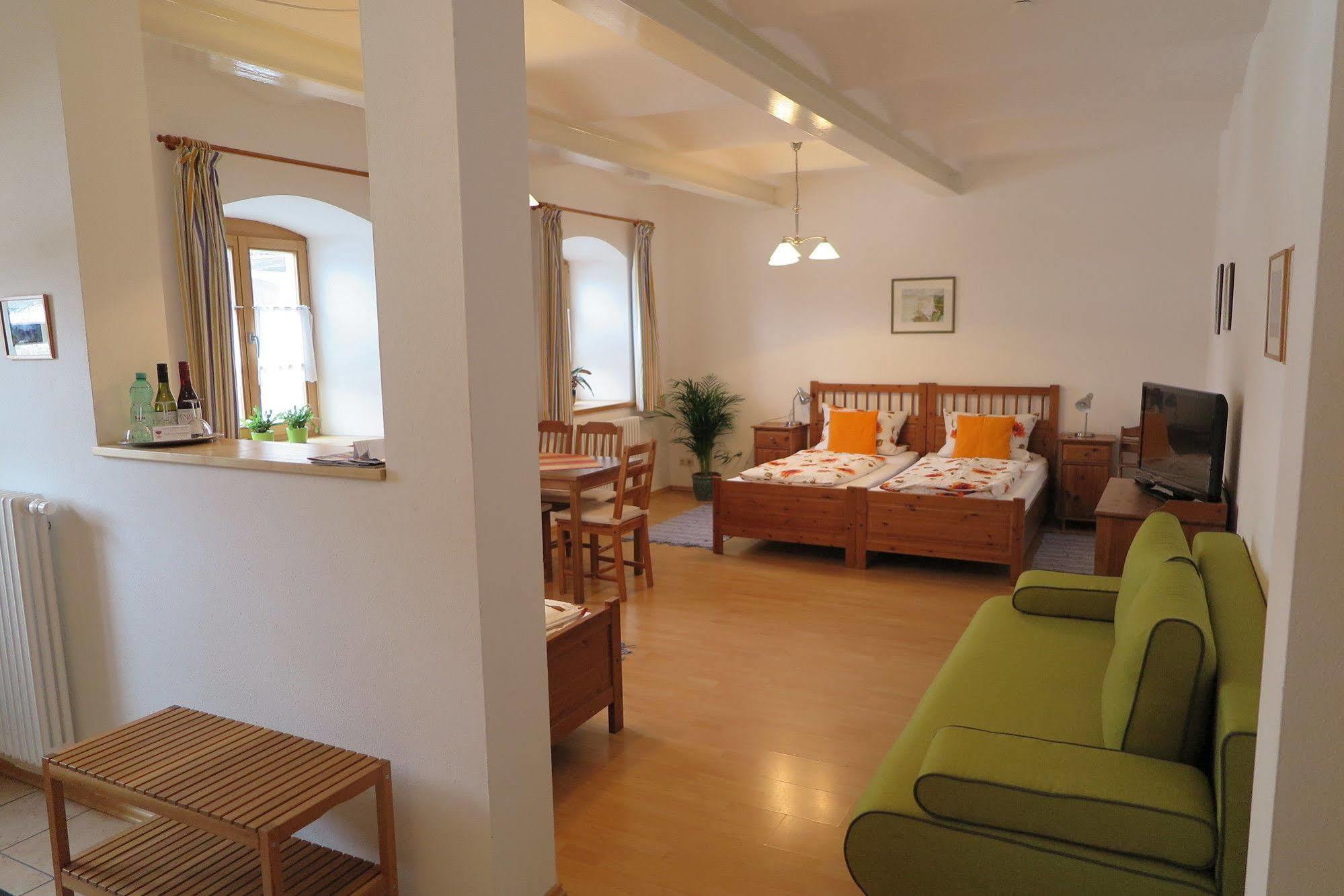 Pension Bernhardhof Otterfing ภายนอก รูปภาพ