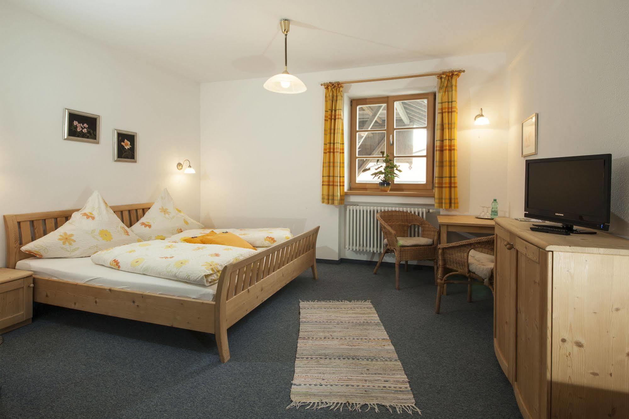 Pension Bernhardhof Otterfing ภายนอก รูปภาพ