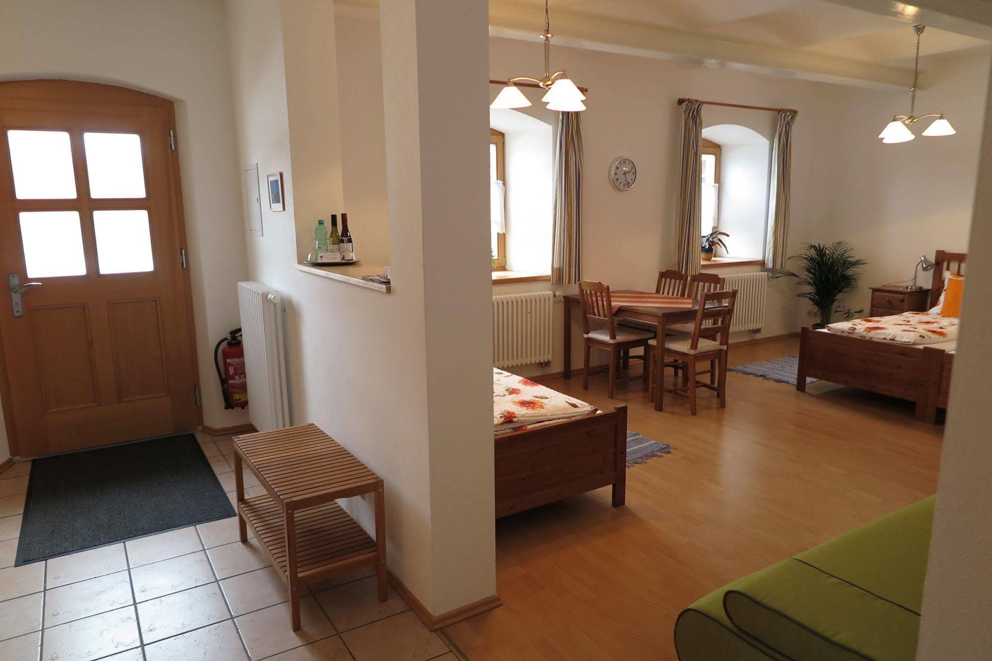 Pension Bernhardhof Otterfing ภายนอก รูปภาพ