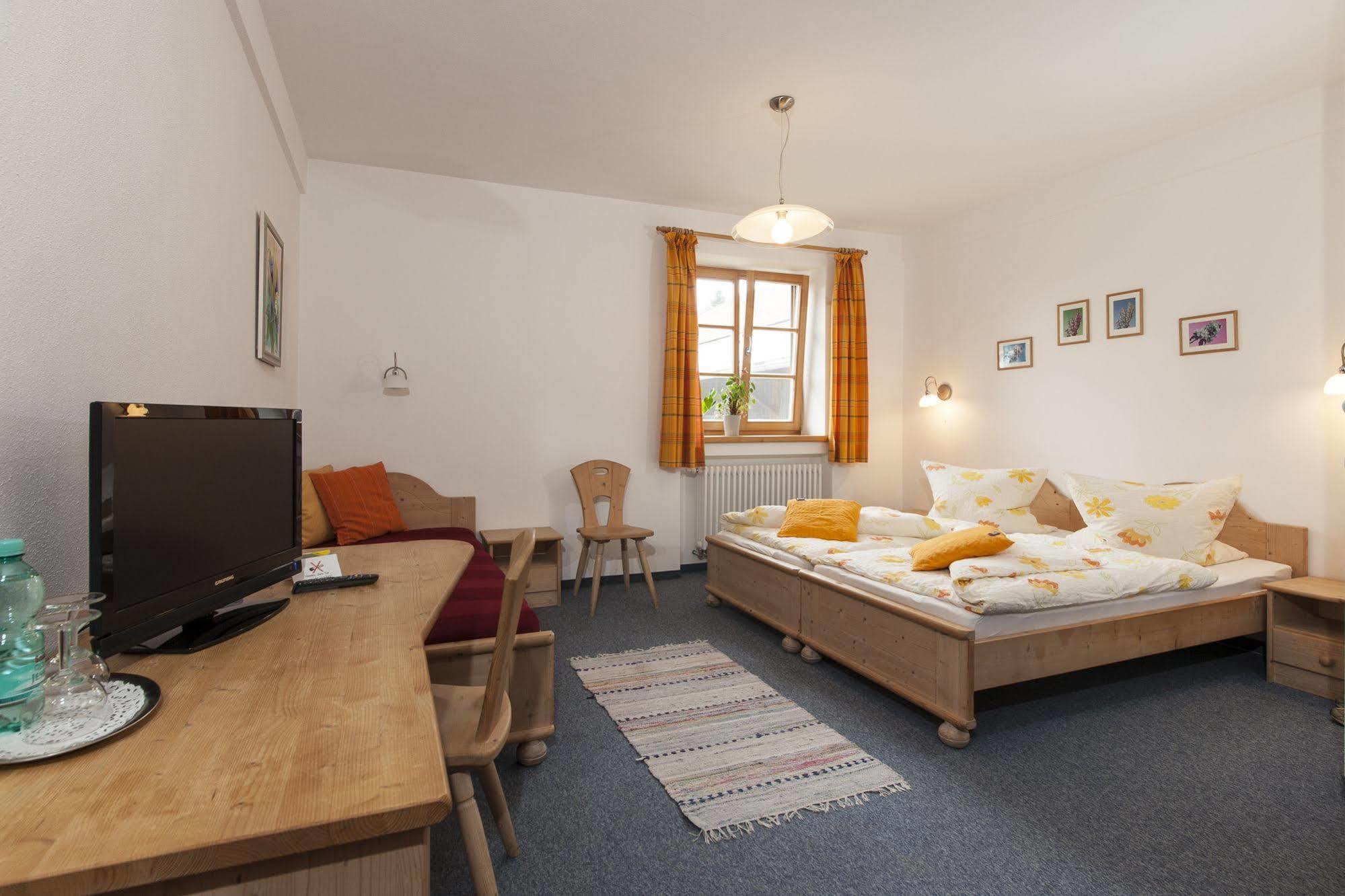 Pension Bernhardhof Otterfing ภายนอก รูปภาพ