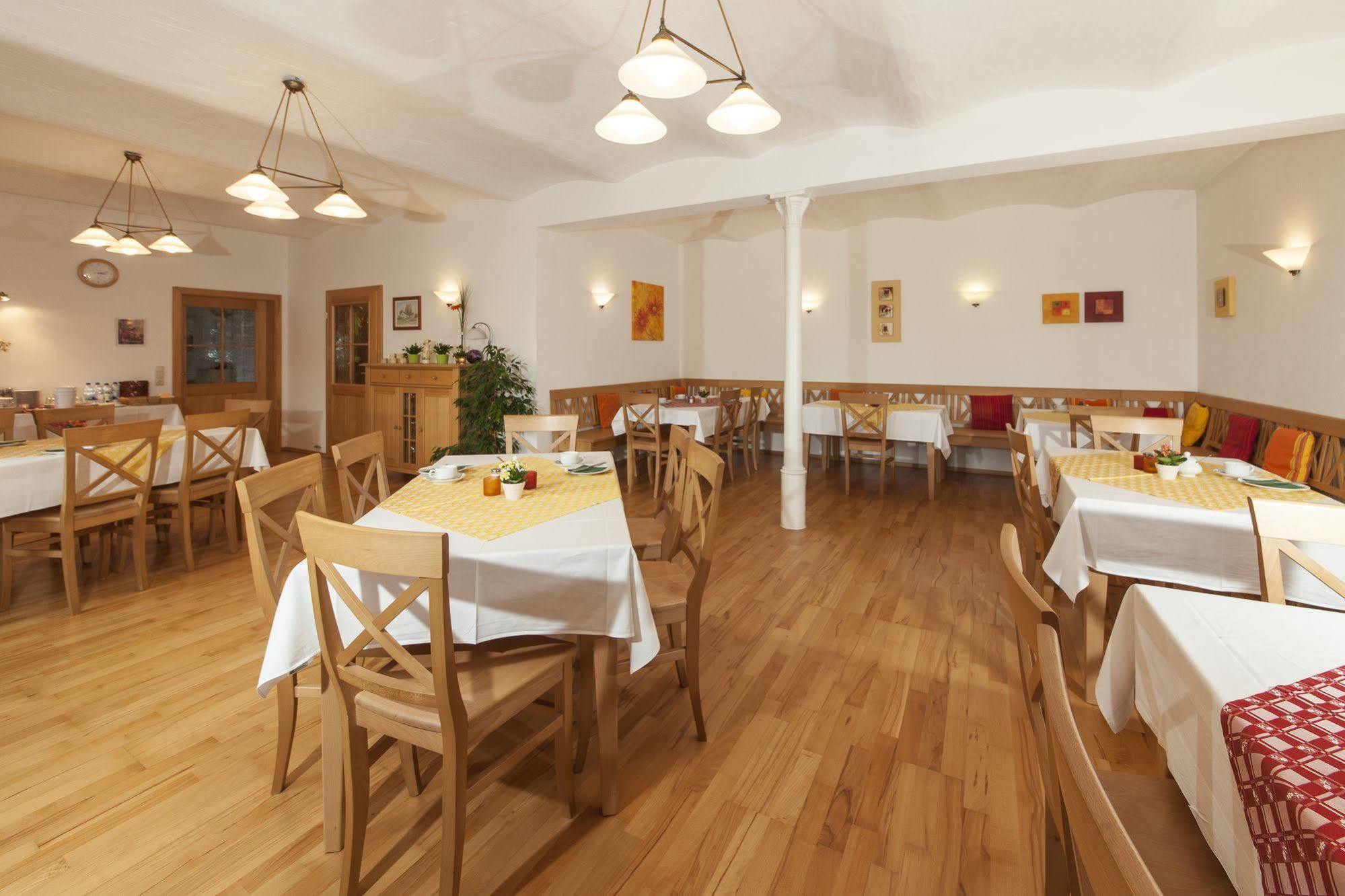 Pension Bernhardhof Otterfing ภายนอก รูปภาพ
