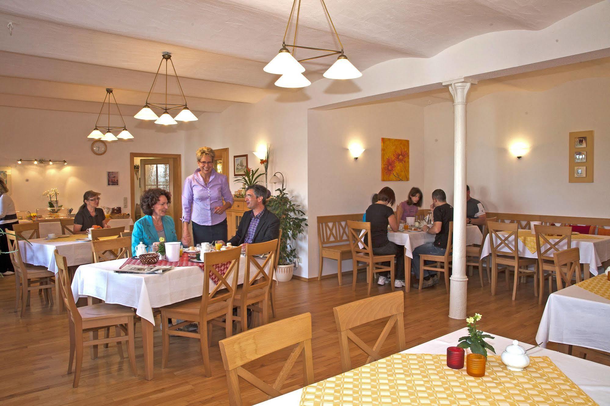 Pension Bernhardhof Otterfing ภายนอก รูปภาพ
